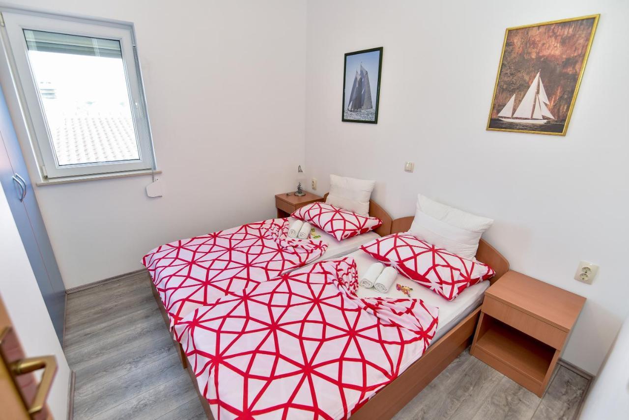 Apartmani Luna Вир Экстерьер фото