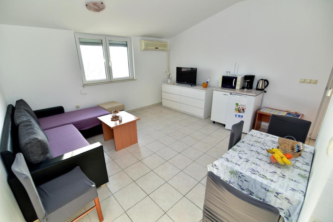 Apartmani Luna Вир Экстерьер фото